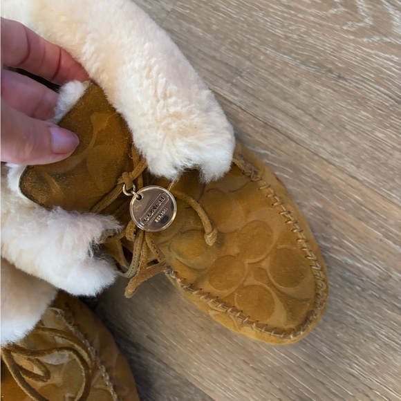 Cozy Coach Cathee Shearling-Lined Moccasins Boots Sz 8.5 B - Picture 9 of 12